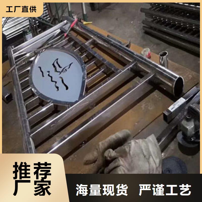 【公路護(hù)欄】,國道抗沖擊圍欄用心做品質(zhì)