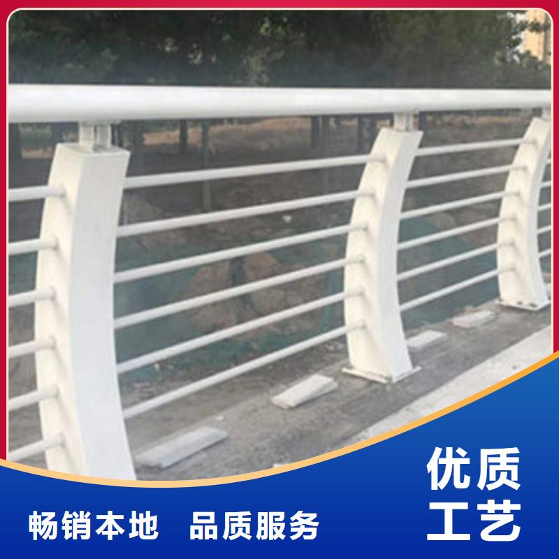 不銹鋼復(fù)合管鍍鋅噴塑防撞欄應(yīng)用范圍廣泛