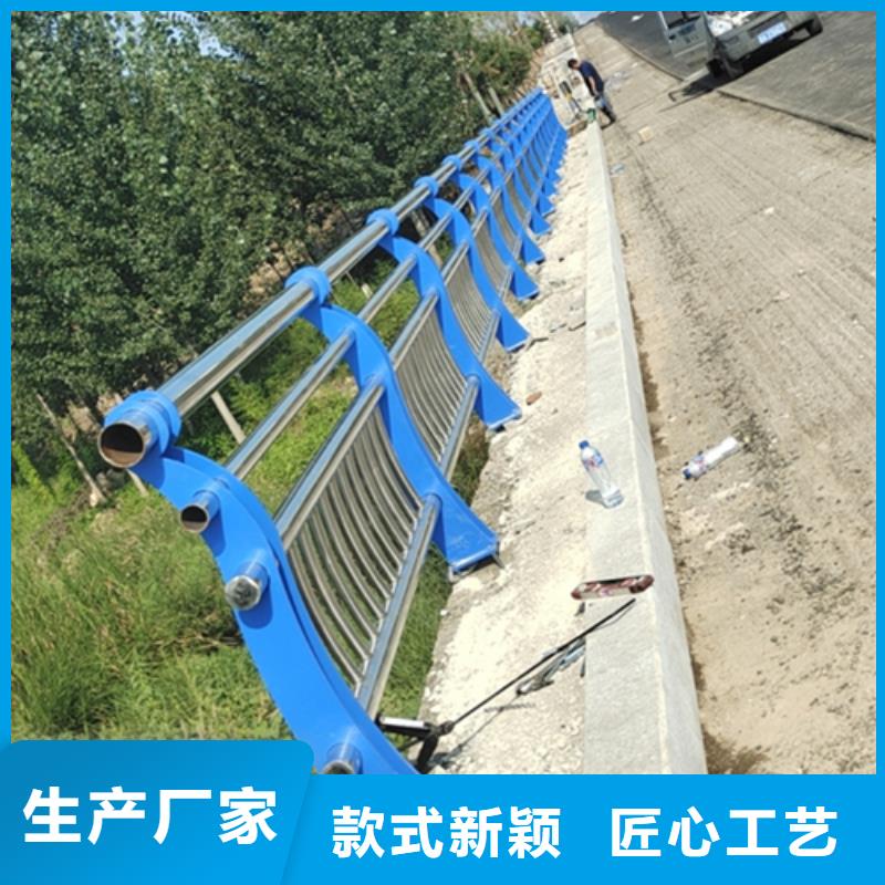 藍(lán)色鋼板防撞立柱精心打造