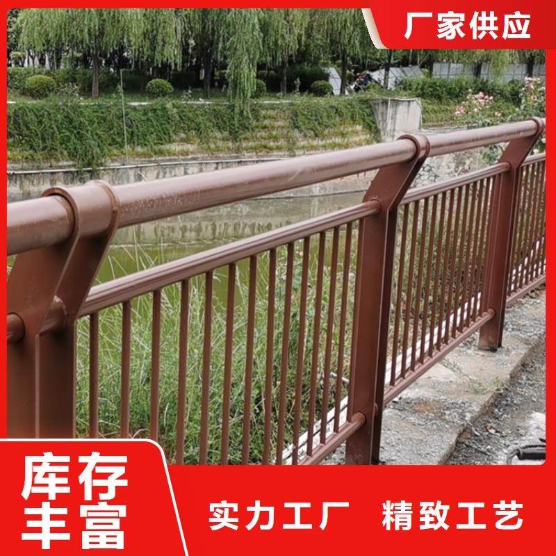 氟碳漆噴塑防撞護(hù)欄選材優(yōu)良