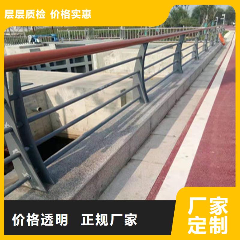 三層防腐噴塑防撞護(hù)欄壽命經(jīng)久耐用
