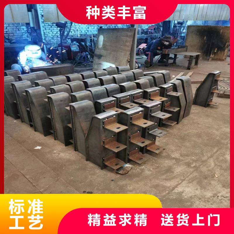 方管噴塑高架橋防撞護欄來展鴻護欄定制