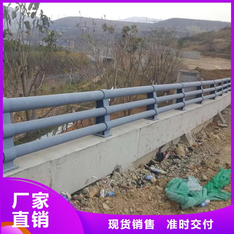 碳素钢复合管河道栏杆来展鸿护栏厂家参观订购