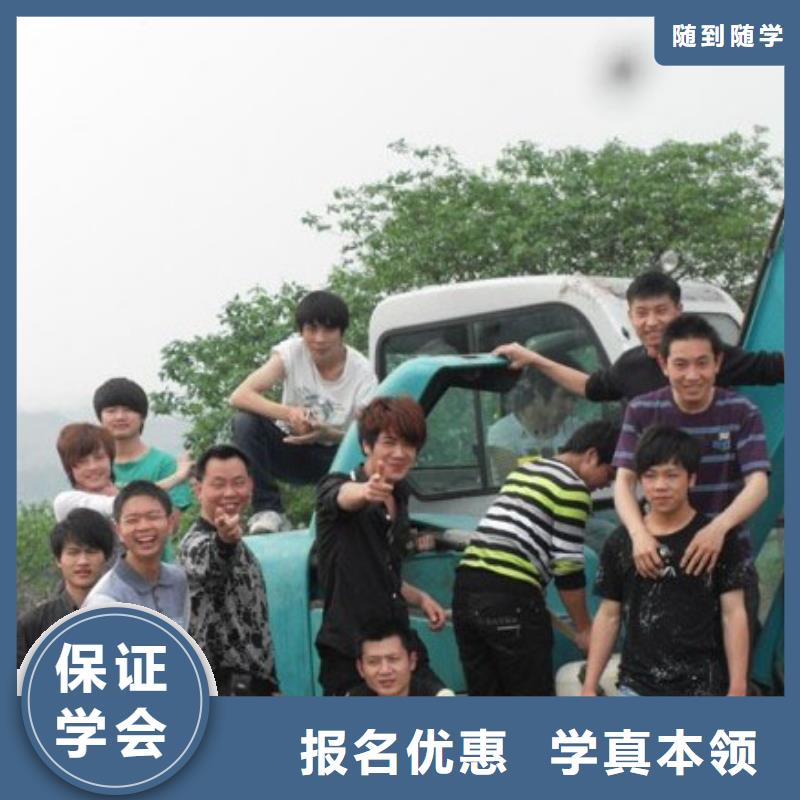 遷西挖掘機(jī)駕駛培訓(xùn)學(xué)校|遷西學(xué)挖掘機(jī)多少錢