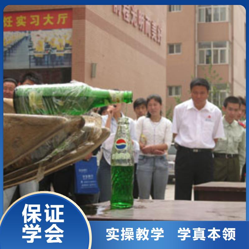 挖掘機培訓虎振招生電話正規學校