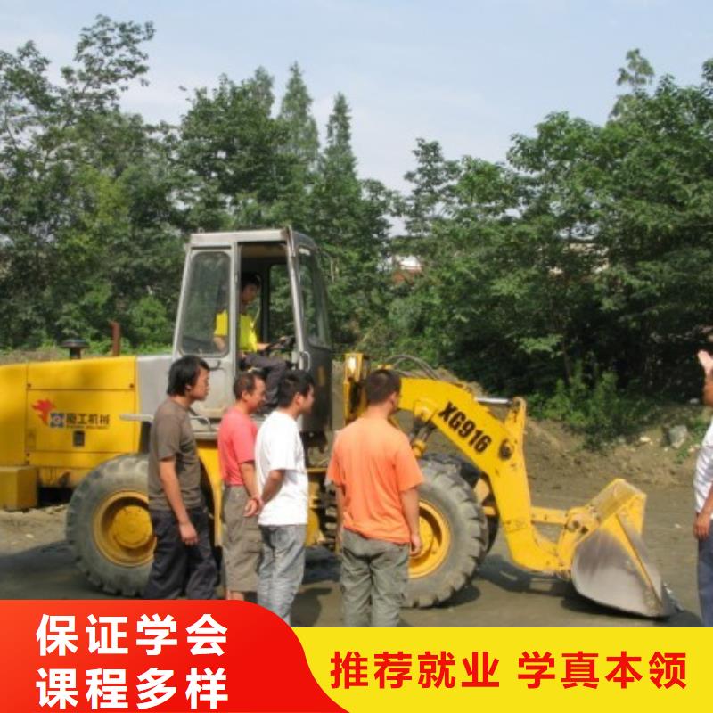 塔吊裝載機(jī)虎振汽修學(xué)校學(xué)真技術(shù)