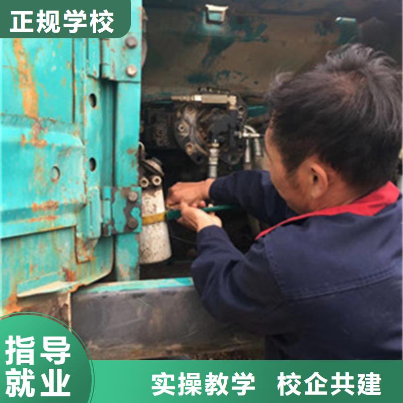 青县学挖掘机钩机学费多少钱学挖掘机挖土机技术技校
