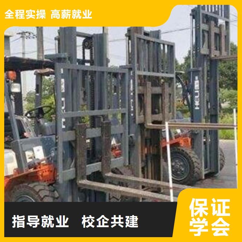 滿城哪里能學裝載機鏟車證場地大車輛多上機時間長