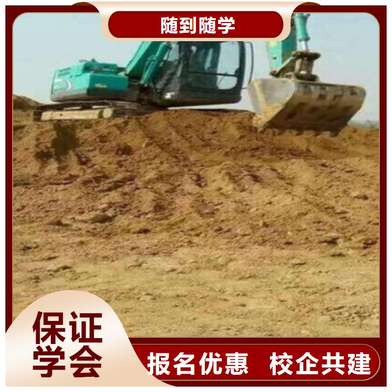路南鏟車(chē)裝載機(jī)駕駛培訓(xùn)學(xué)校學(xué)專(zhuān)業(yè)鏟車(chē)來(lái)虎振學(xué)校