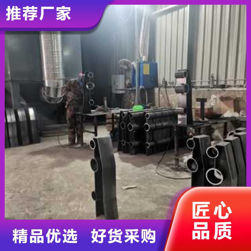 不銹鋼復(fù)合管防撞護欄,熱鍍鋅立柱質(zhì)檢嚴格放心品質(zhì)