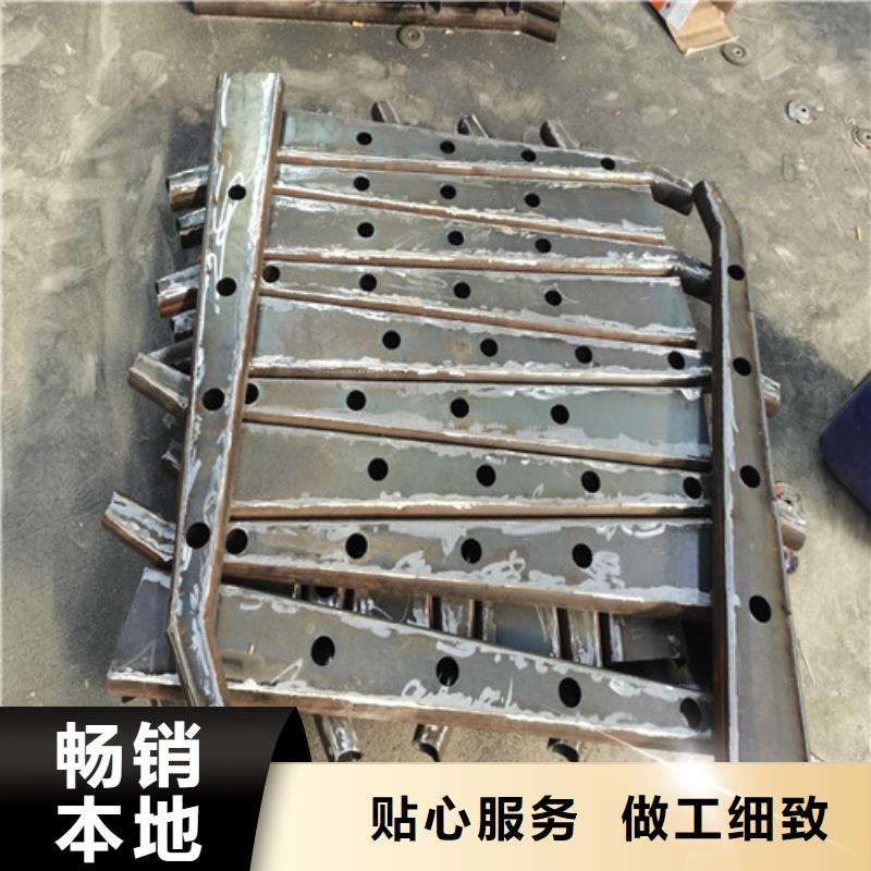 不銹鋼復合管護欄市政道路防護欄供您所需