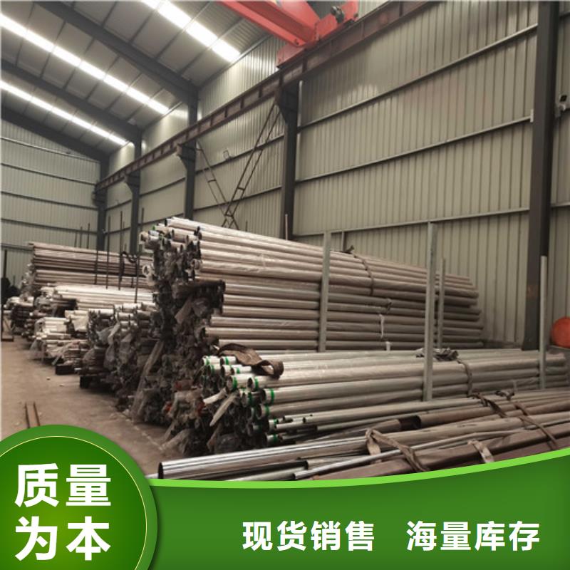 防撞護(hù)欄不銹鋼復(fù)合管護(hù)欄品質(zhì)無所畏懼