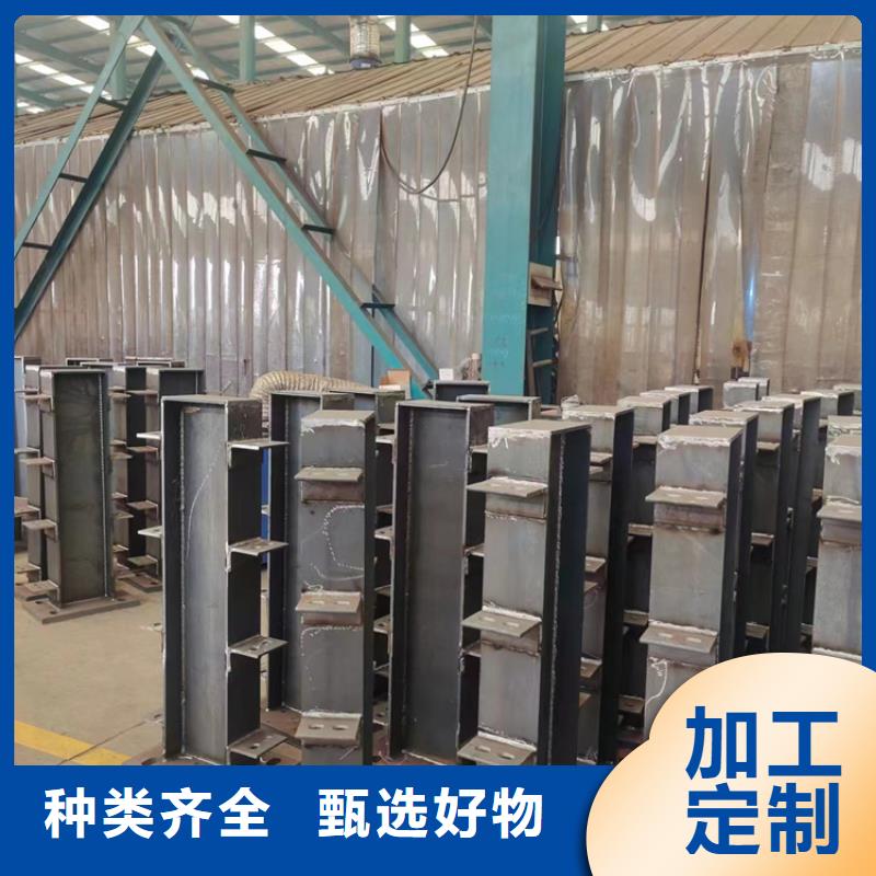 道路防撞護(hù)欄隊(duì)伍