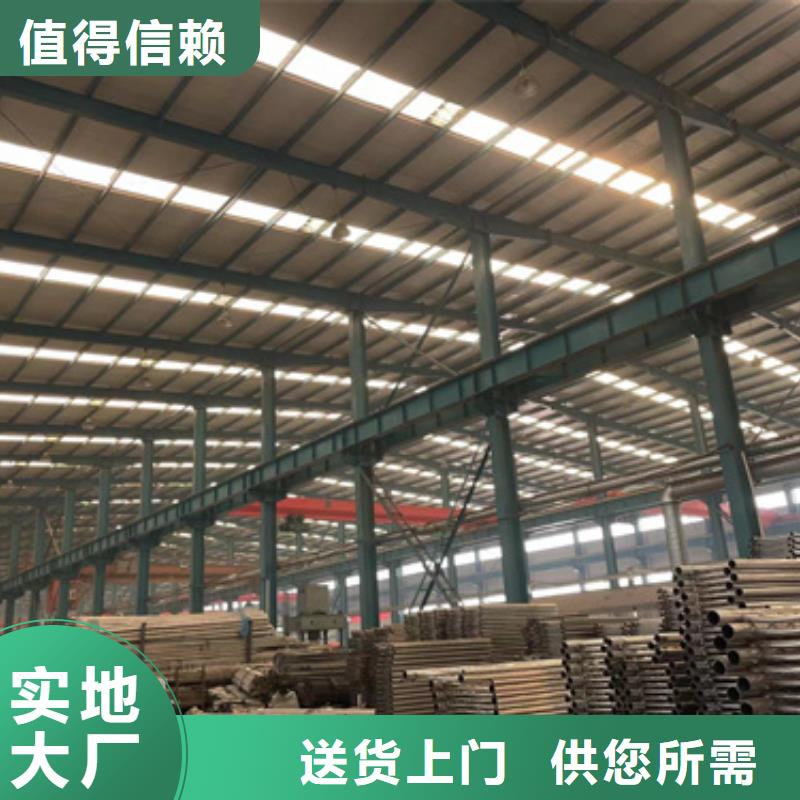 值得信賴的河道兩側圍欄