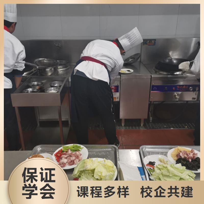 雄縣哪個廚師技校有成人速成班學生親自實踐動手