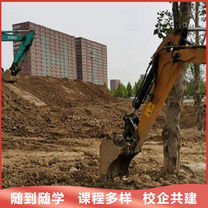 挖掘機(jī)學(xué)校虎振挖掘機(jī)學(xué)校正規(guī)培訓(xùn)