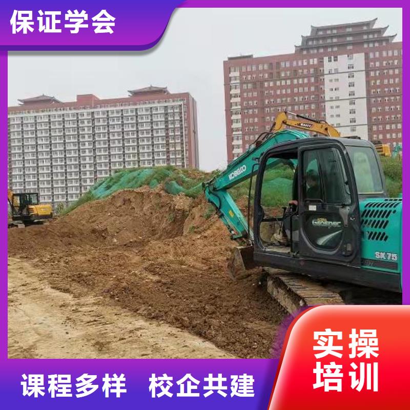 挖掘機(jī)學(xué)校學(xué)廚師多少錢一年就業(yè)