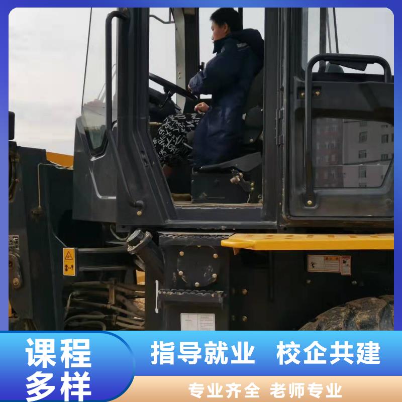 挖掘機(jī)學(xué)校學(xué)廚師多少錢一年就業(yè)