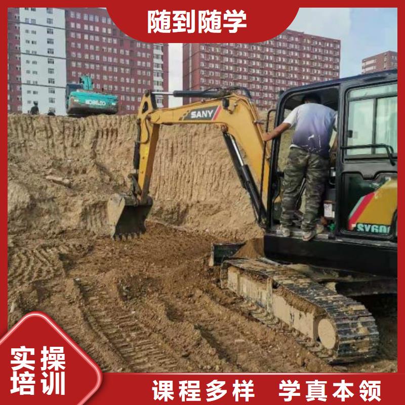 挖掘机培训学校哪里能学挖掘机实操培训