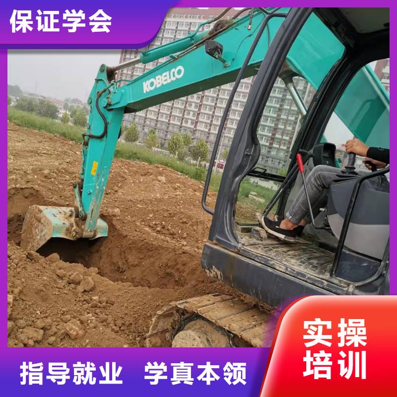 挖掘機技校學挖掘機鉤機學費多少錢就業(yè)前景好