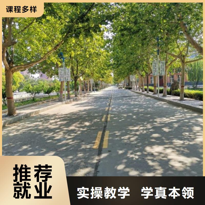 挖掘机技校学挖掘机钩机学费多少钱保证学会