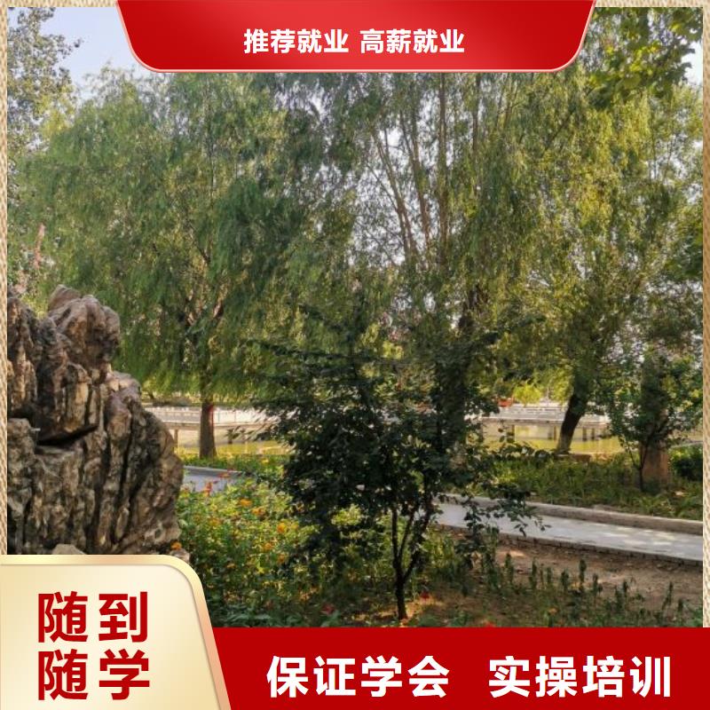 挖掘機技校-哪個學校能學廚師烹飪高薪就業