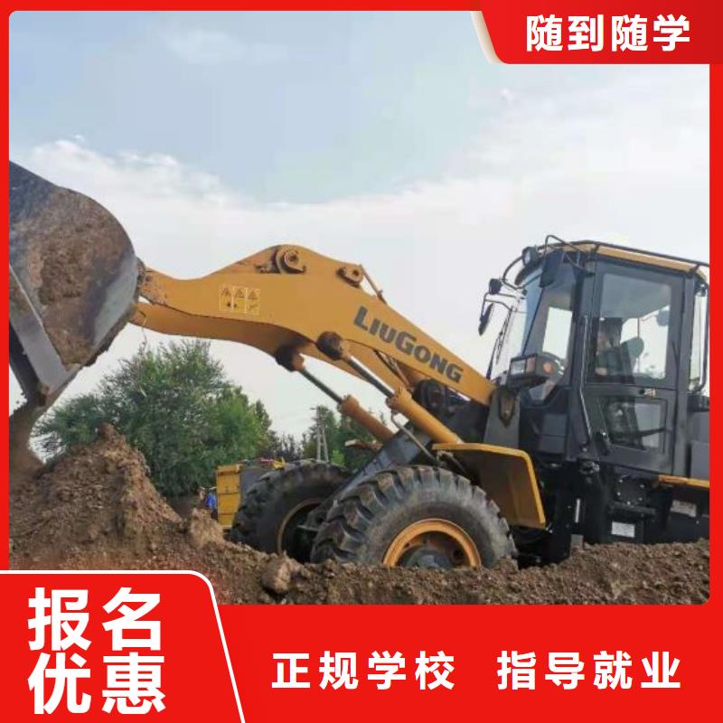 挖掘機技校學汽修學修車的技校手把手教學