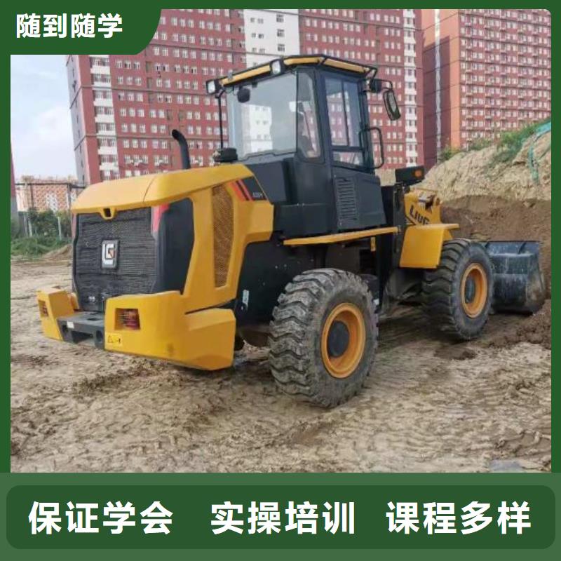 挖掘機技校-哪個學校能學廚師烹飪高薪就業