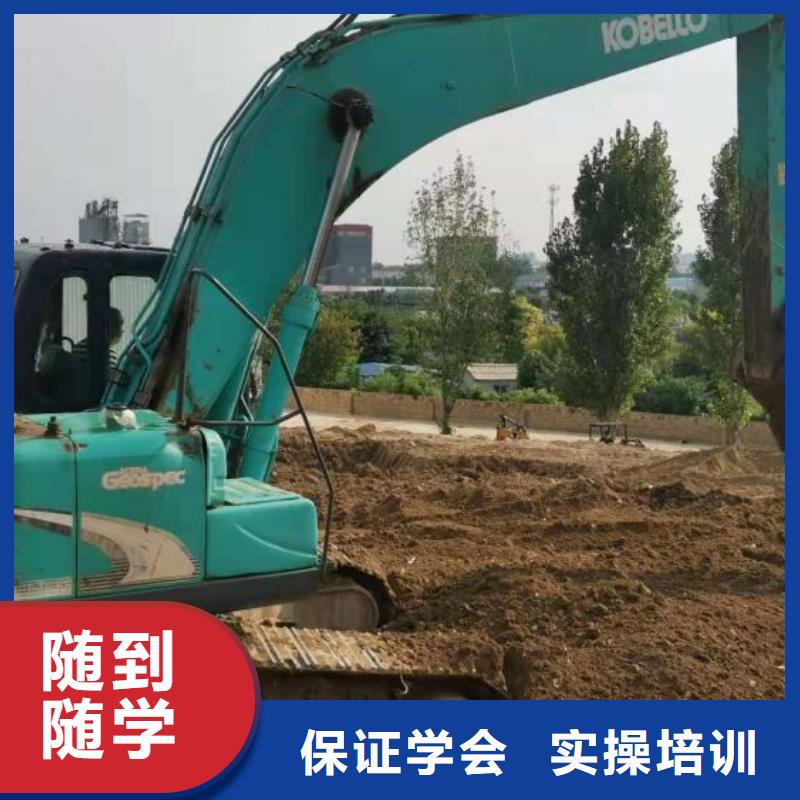 挖掘機技校-哪個學校能學廚師烹飪高薪就業(yè)