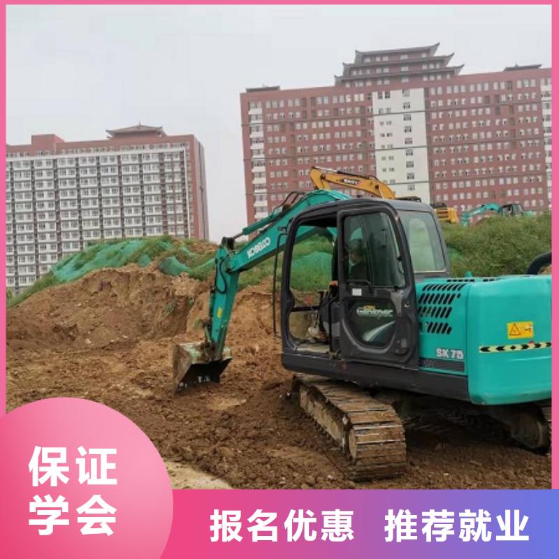 【鉤機培訓學校】哪個學校能學開挖掘機鏟車叉車實操培訓