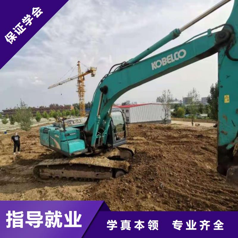 鉤機培訓學校新能源汽修學校哪家好實操教學