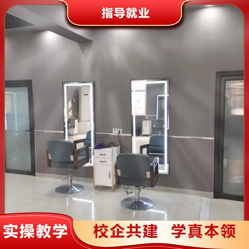 美發培訓學校哪里能學挖掘機學真技術