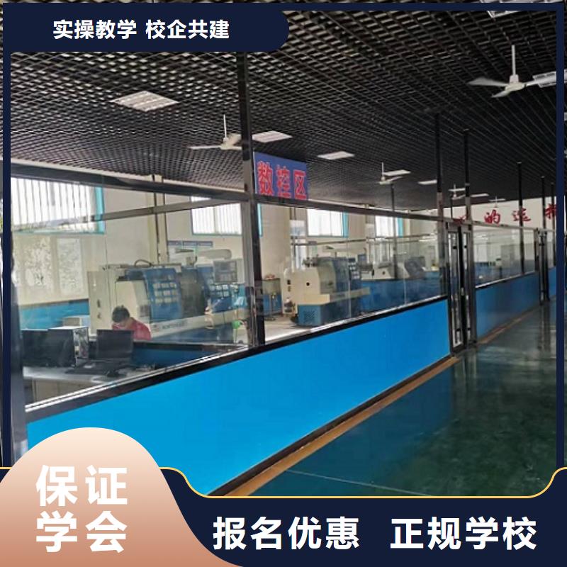 數(shù)控學(xué)校-挖掘機(jī)培訓(xùn)學(xué)校老師專業(yè)