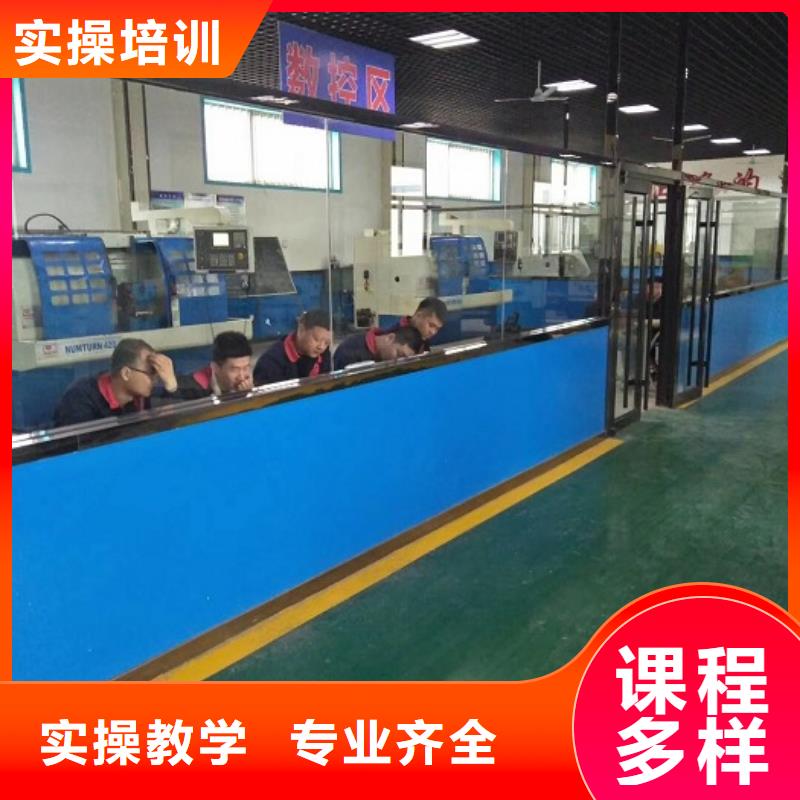 數(shù)控學(xué)校學(xué)汽修學(xué)修車的技校高薪就業(yè)