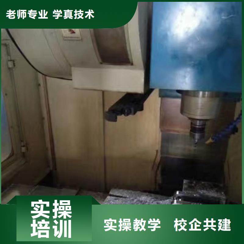 數(shù)控學(xué)校學(xué)汽修學(xué)修車的技校高薪就業(yè)