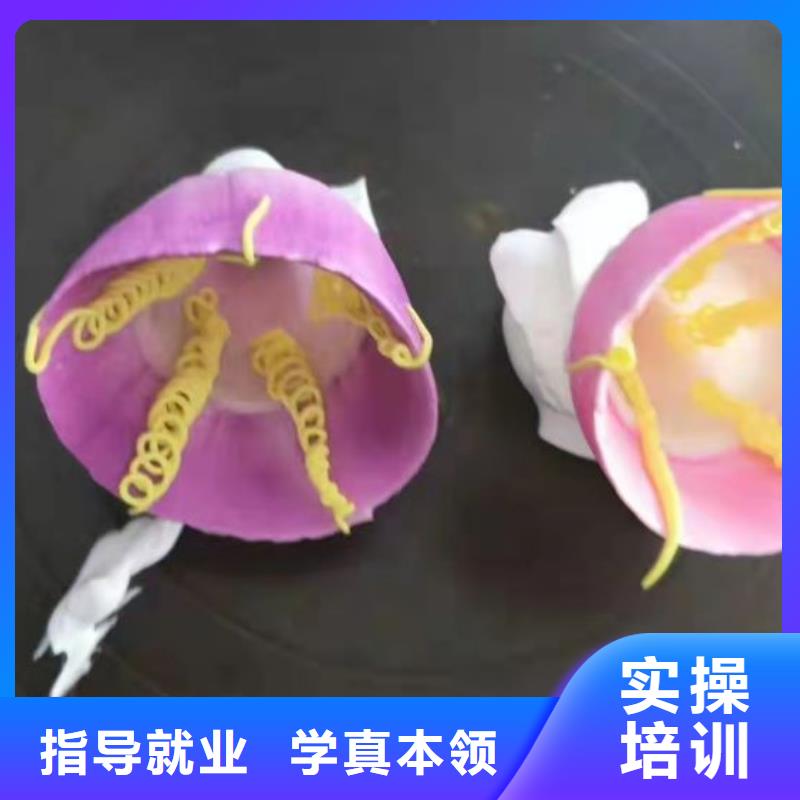 【西點(diǎn)學(xué)校虎振挖掘機(jī)學(xué)校實(shí)操教學(xué)】