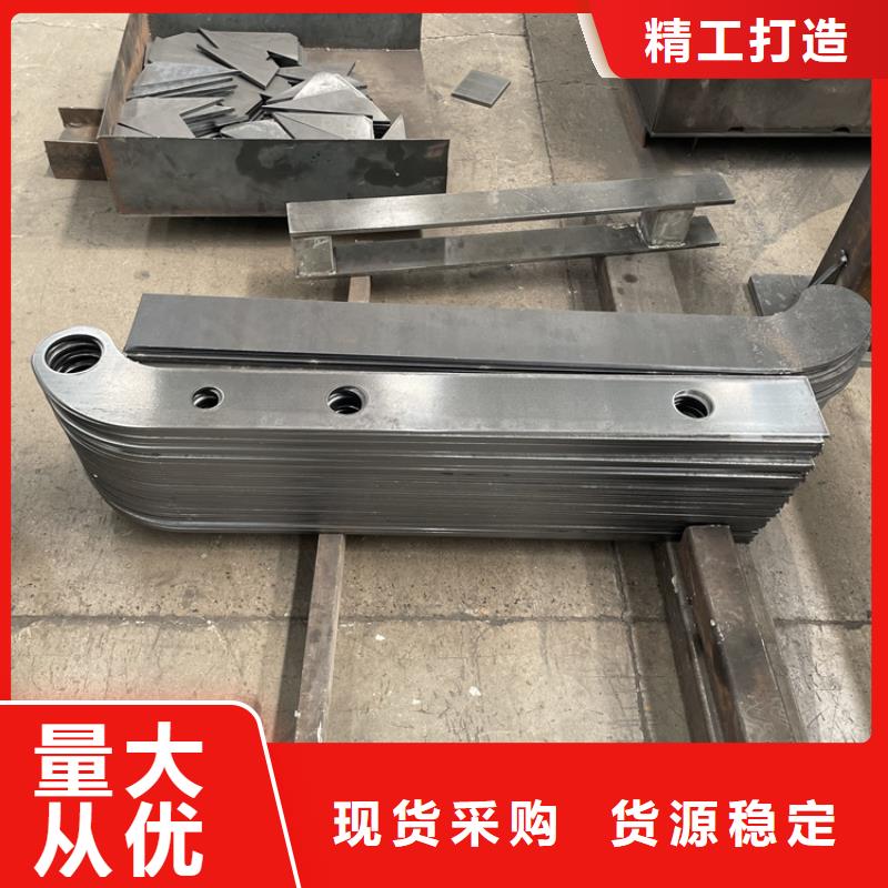 201不銹鋼復(fù)合管護(hù)欄-中央分隔欄閃電發(fā)貨