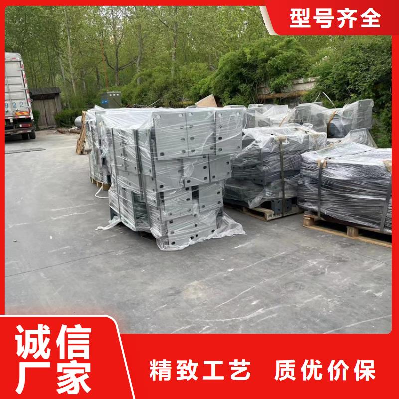 道路防撞護欄-304不銹鋼復合管實力優(yōu)品