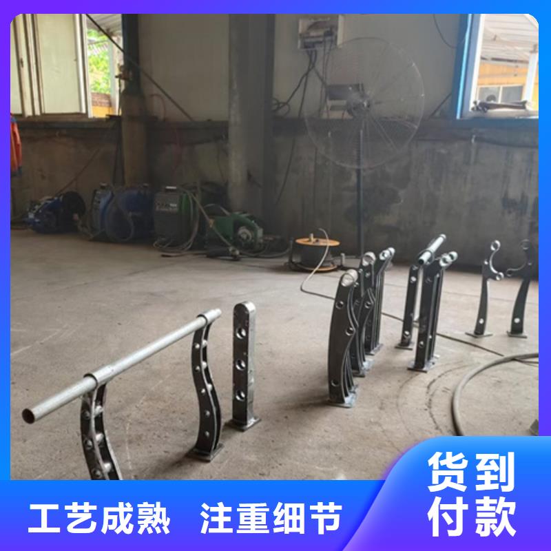 不銹鋼復(fù)合管護(hù)欄-防撞立柱量大從優(yōu)