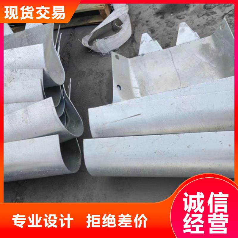 高速公路三波波形護(hù)欄每100米護(hù)欄報價