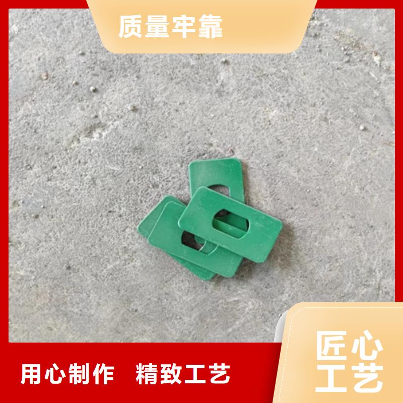 四橫梁金屬梁柱式橋梁護欄多少錢一米？