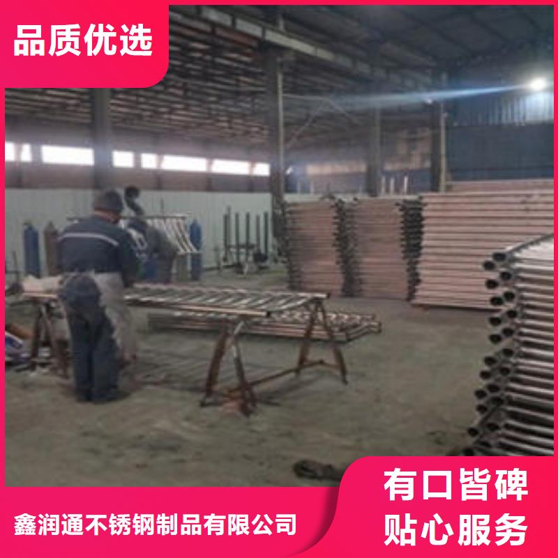 道路隔離欄桿,不銹鋼碳素鋼復合管護欄廠家現貨采購