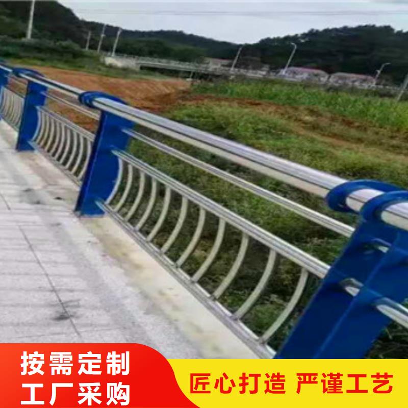 不銹鋼復合管欄桿橋梁防撞鋼板立柱銷售的是誠信