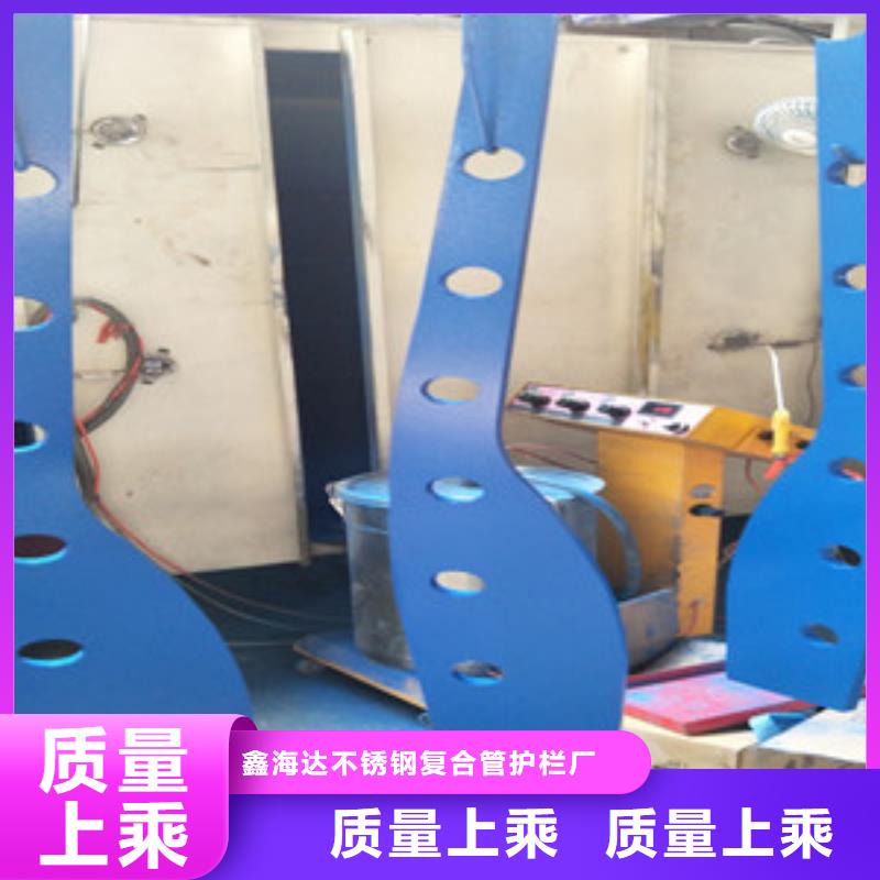 橋梁護欄立柱不銹鋼復(fù)合管橋梁護欄廠家一對一為您服務(wù)