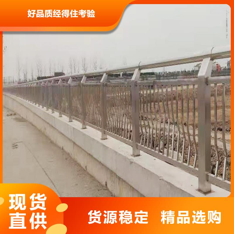 201不銹鋼復(fù)合管欄桿專注細(xì)節(jié)使用放心暢銷當(dāng)?shù)夭讳P鋼橋梁護欄
