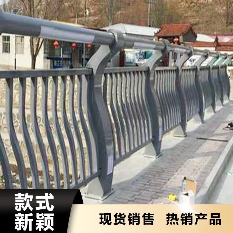 橋梁防撞欄桿實(shí)拍展現(xiàn)嚴(yán)選好貨橋梁防撞護(hù)欄