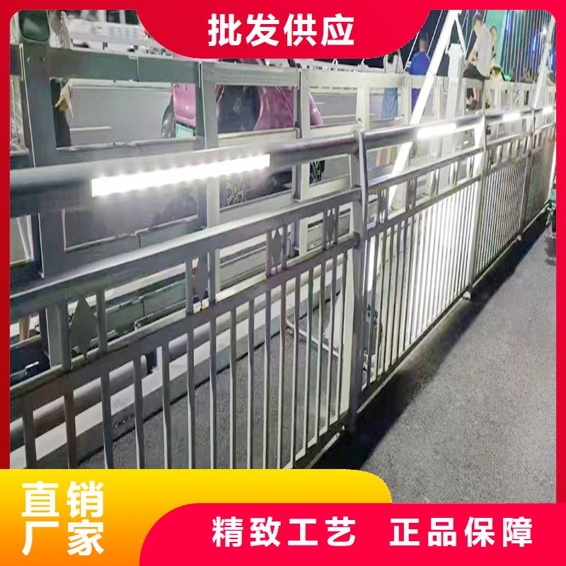 道路燈光護(hù)欄專心專注專業(yè)